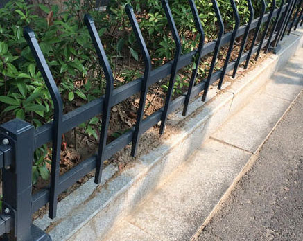 锌钢草坪护栏施工案例