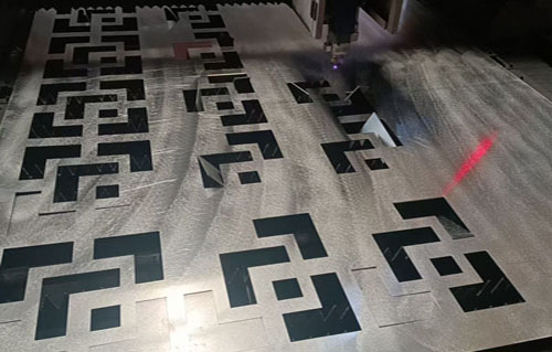 铝单板空调罩生产中