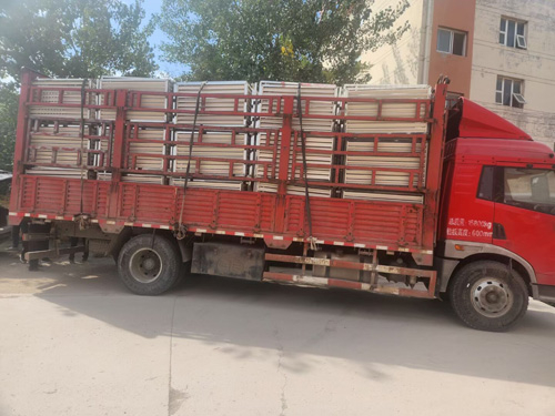 百叶窗装车发货